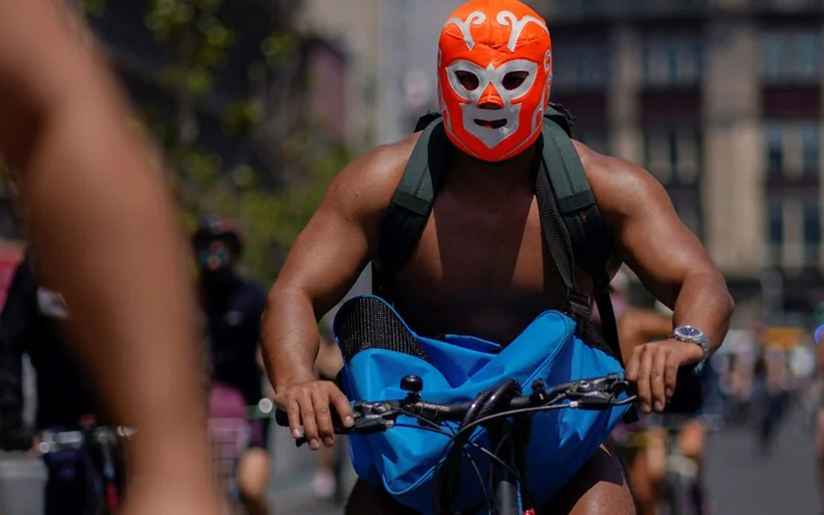 Ciclistas Protestan Desnudos En Las Calles De Cdmx Escandala