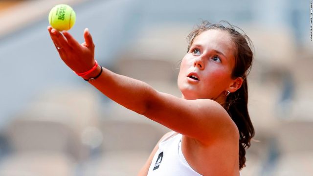 Daria Kasatkina jugando tennis