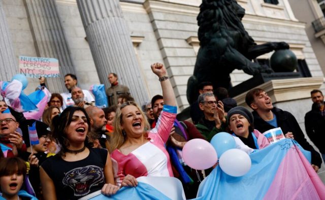 Se aprueba Ley Trans en España