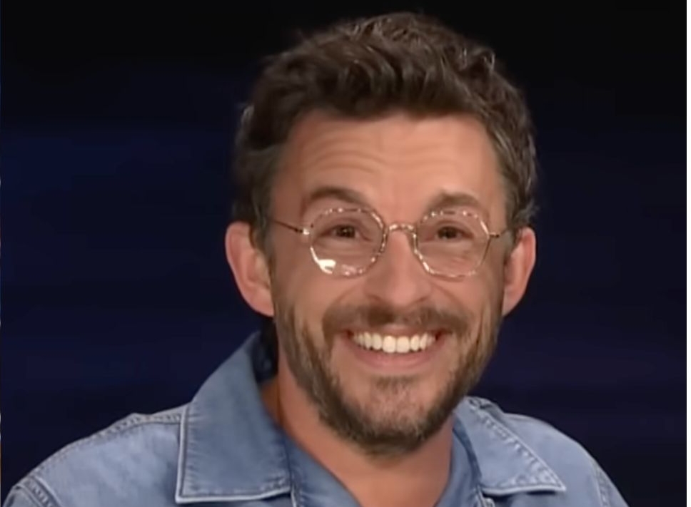 Jonathan Bailey ha lanzado